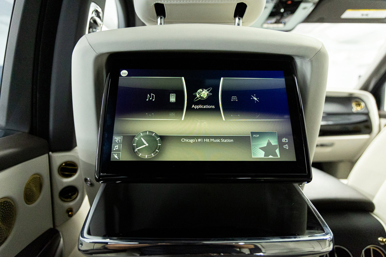 Certified 2023 Rolls-Royce Cullinan w/ Cullinan Package image 42