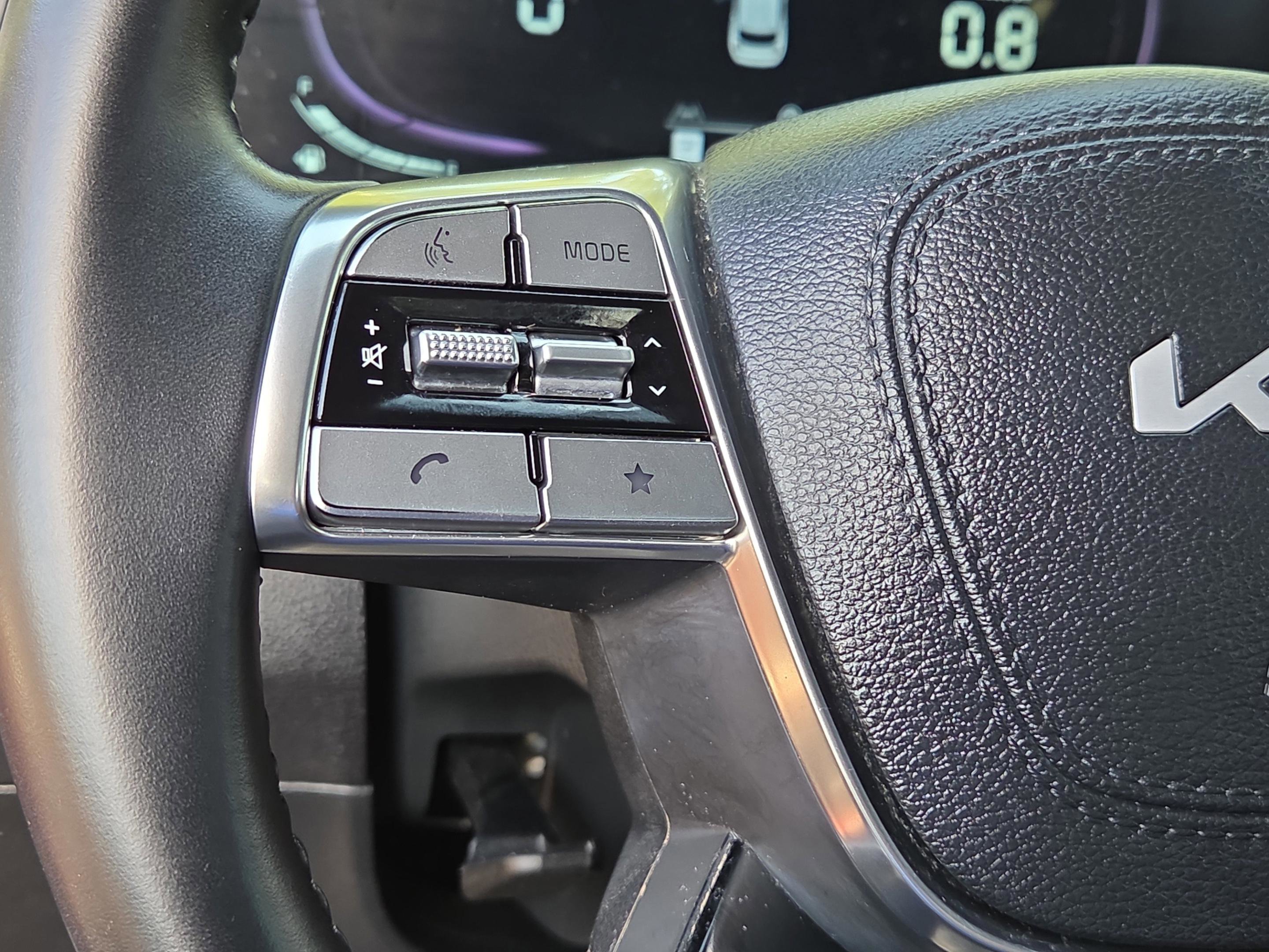 Used 2023 Kia Telluride EX w/ EX Captain's Chair Package image 14