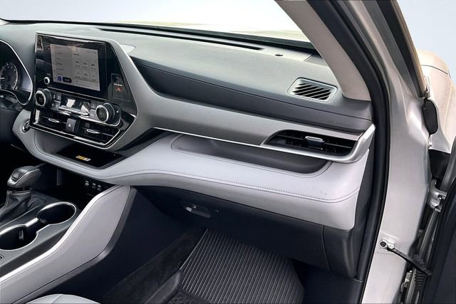 Used 2023 Toyota Highlander L image 29