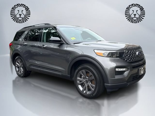 Certified 2023 Ford Explorer XLT w/ Equipment Group 202A AWD/4WD image 3