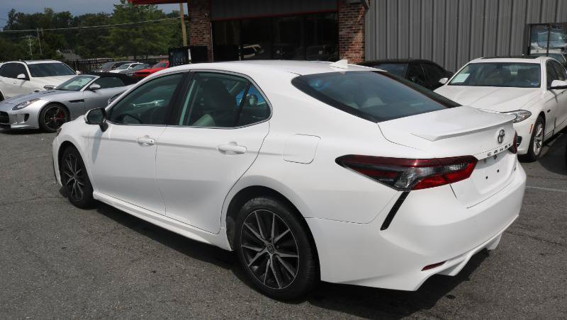 Used 2022 Toyota Camry SE FWD image 3