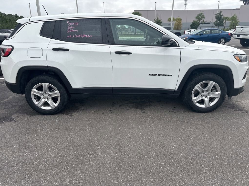 Used 2023 Jeep Compass Sport AWD/4WD image 2