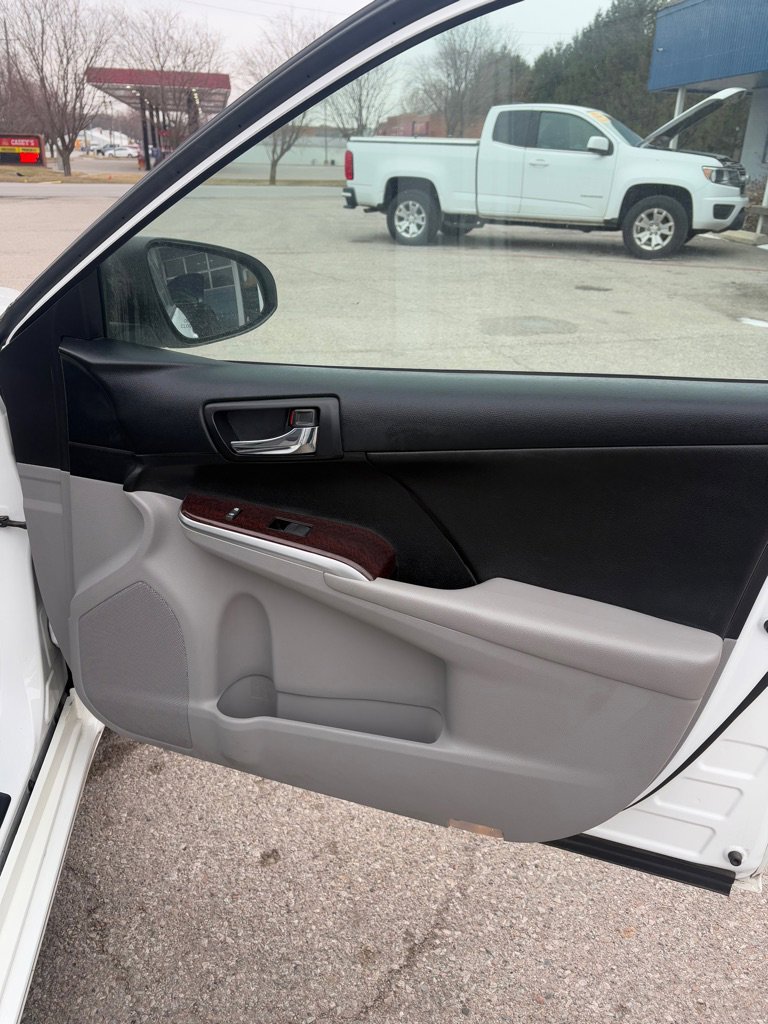 Used 2014 Toyota Camry XLE image 17