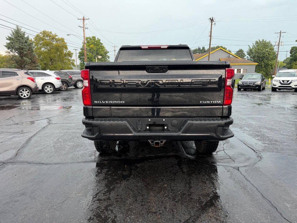Used 2022 Chevrolet Silverado 1500 Custom Trail Boss AWD/4WD image 9