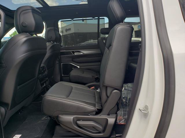 New 2026 Jeep Grand Wagoneer L Limited AWD/4WD image 12