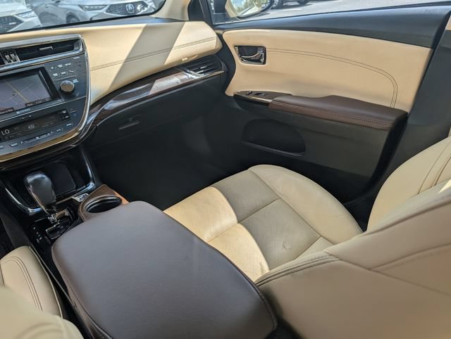 Used 2014 Toyota Avalon Limited w/ Technology Package FWD image 32