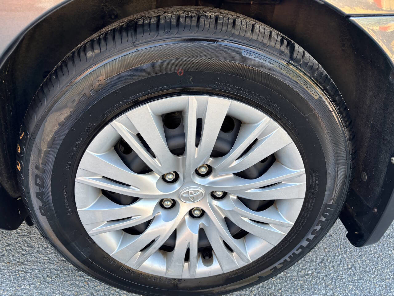 Used 2013 Toyota Camry LE image 24