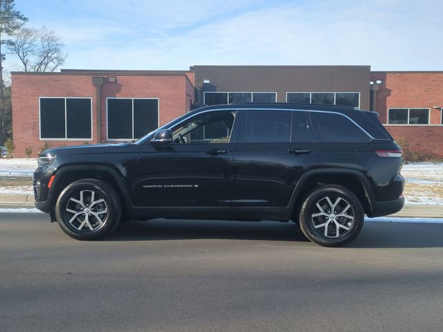 Used 2024 Jeep Grand Cherokee Limited image 10