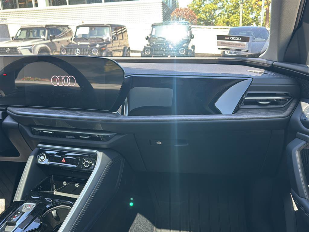 Certified 2025 Audi Q5 Premium w/ Convenience Package AWD/4WD image 11