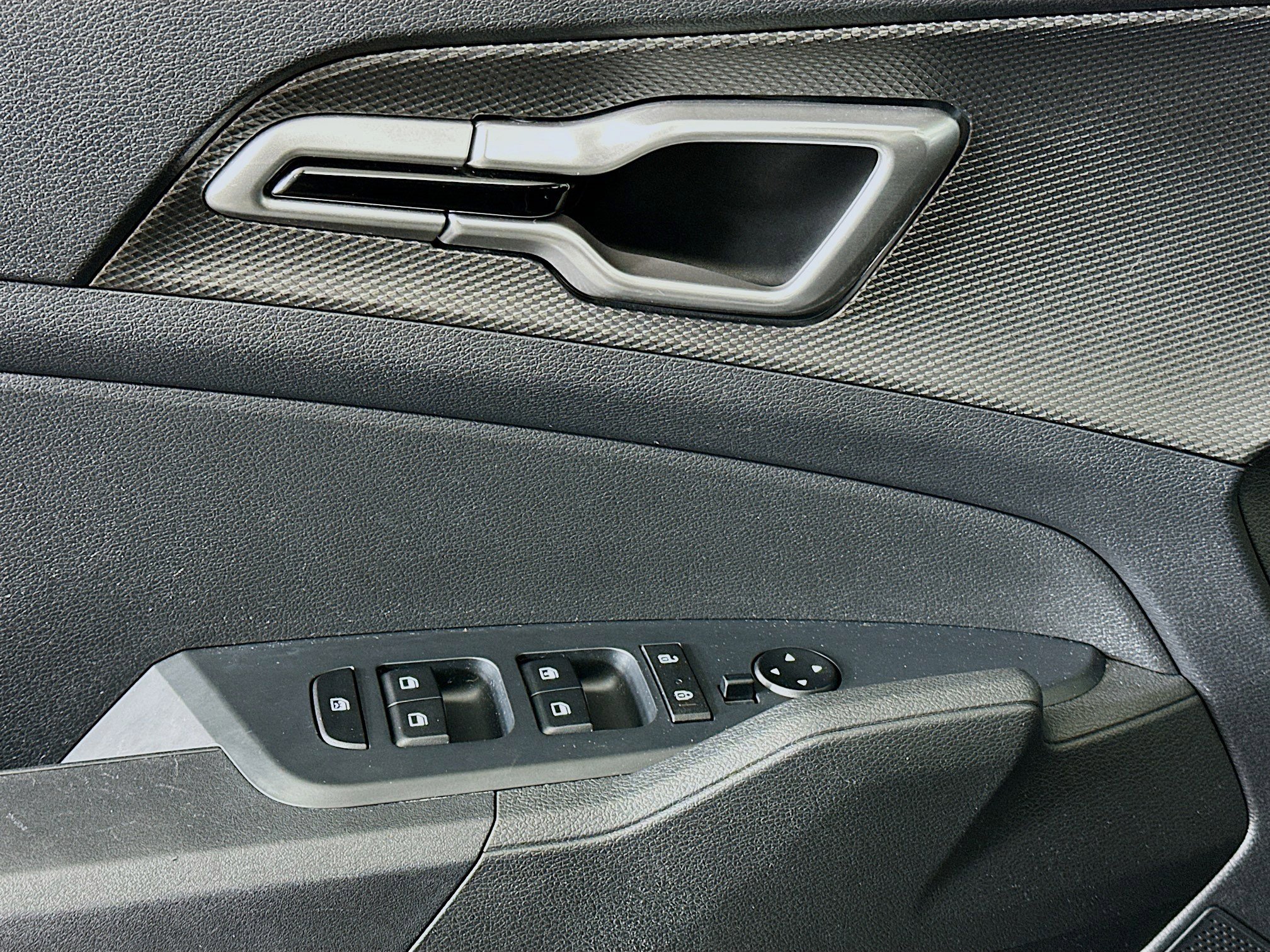 Used 2025 Kia Sportage LX image 15