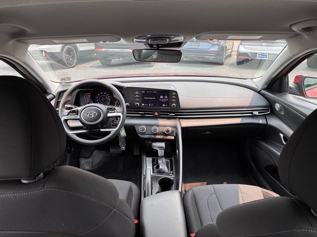Used 2023 Hyundai Elantra SE FWD image 14