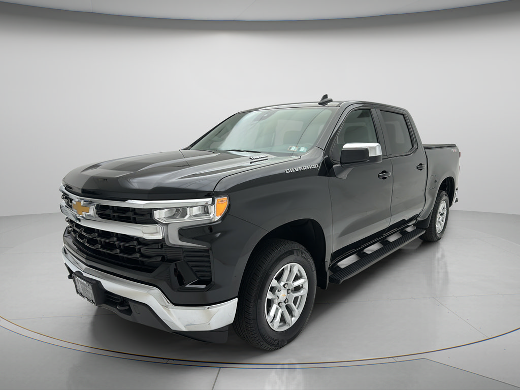 Used 2025 Chevrolet Silverado 1500 LT AWD/4WD image 3