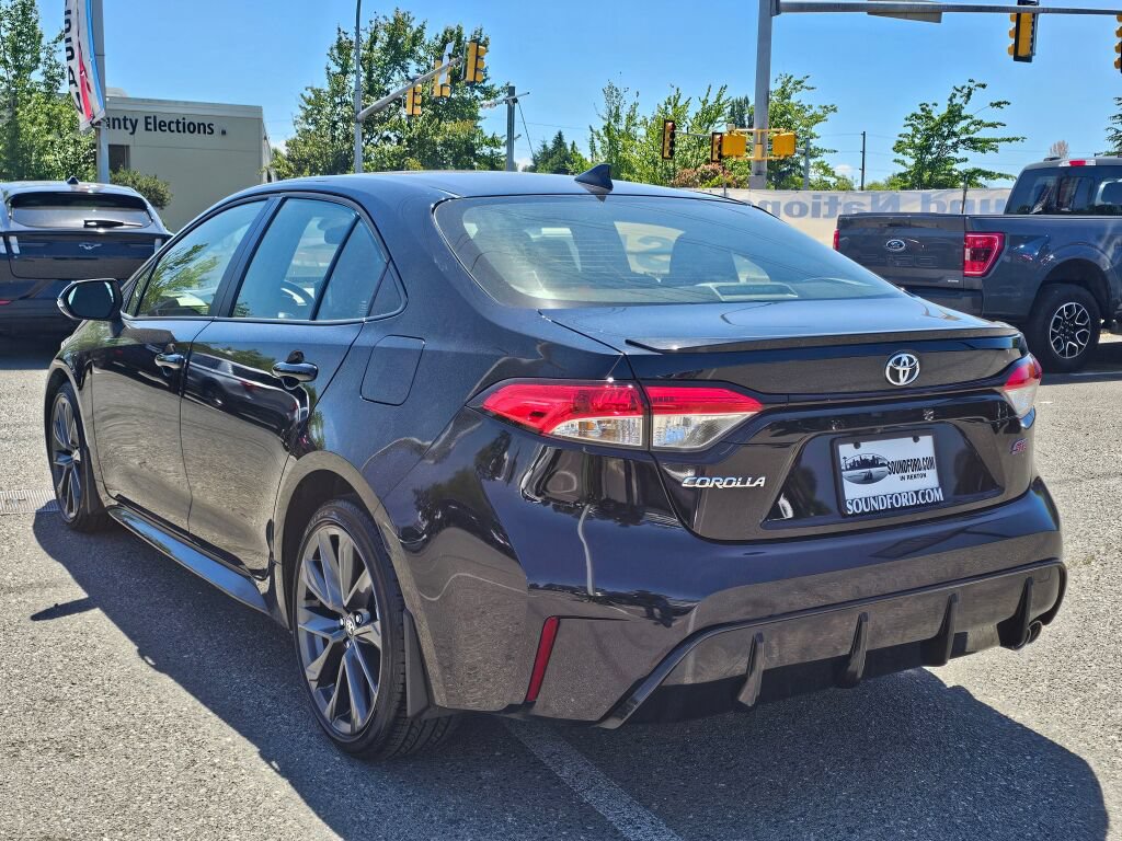 Used 2024 Toyota Corolla SE w/ SE Premium Package FWD image 3