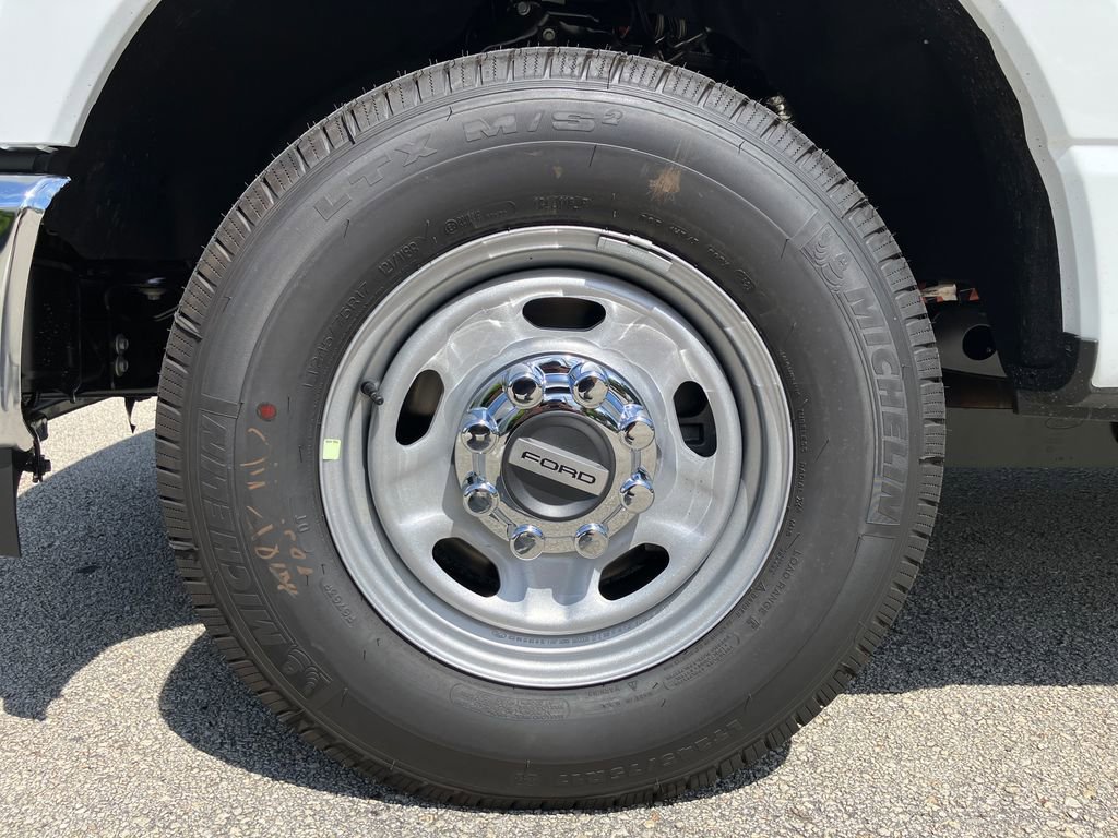 New 2026 Ford F250 XL w/ XL Chrome Package image 13