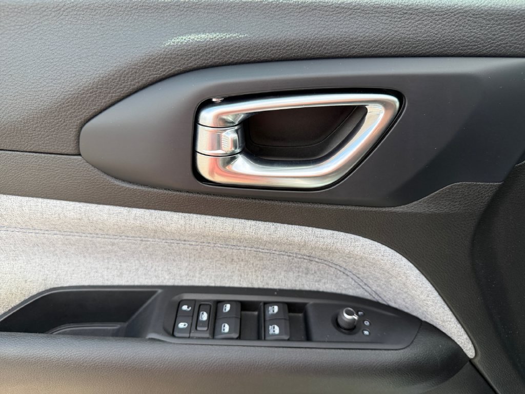 Used 2022 Jeep Compass Latitude AWD/4WD image 28