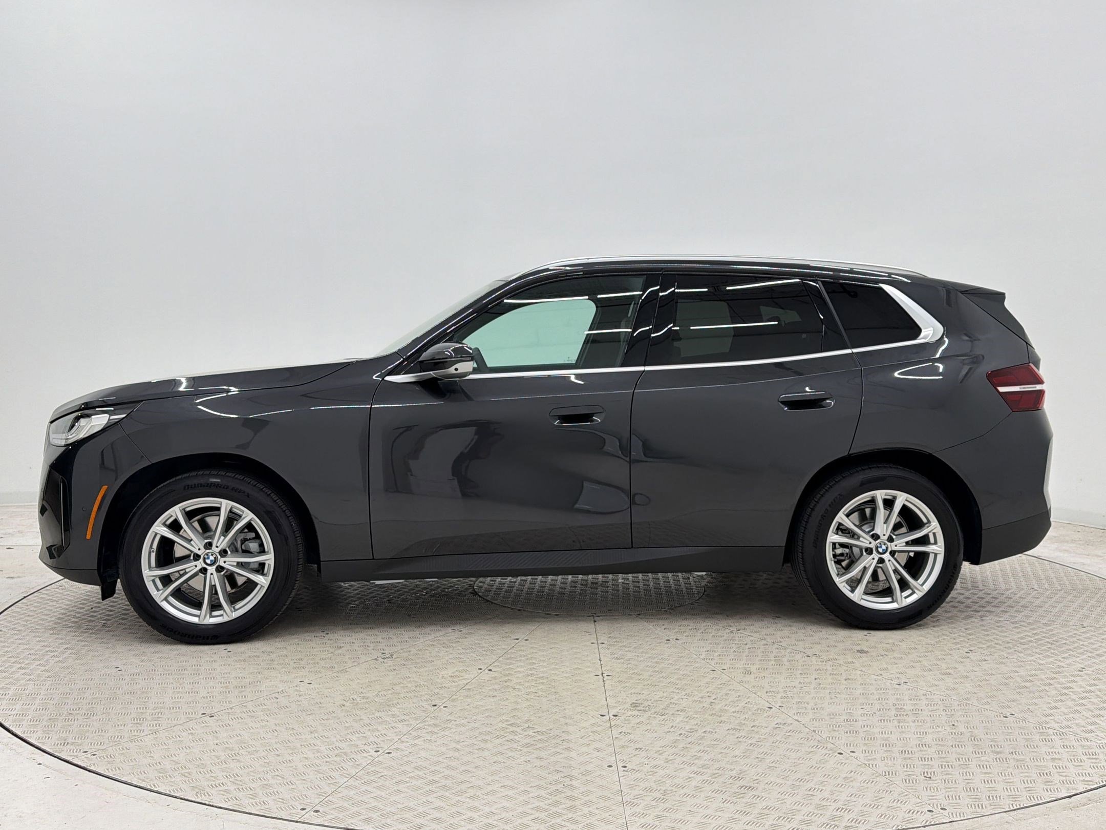 Used 2025 BMW X3 xDrive30i AWD/4WD image 2