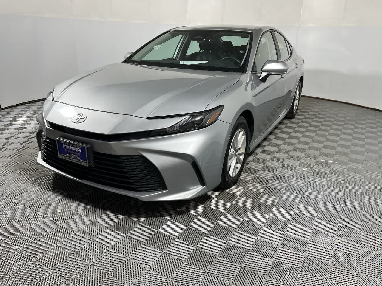Used 2025 Toyota Camry LE FWD image 4
