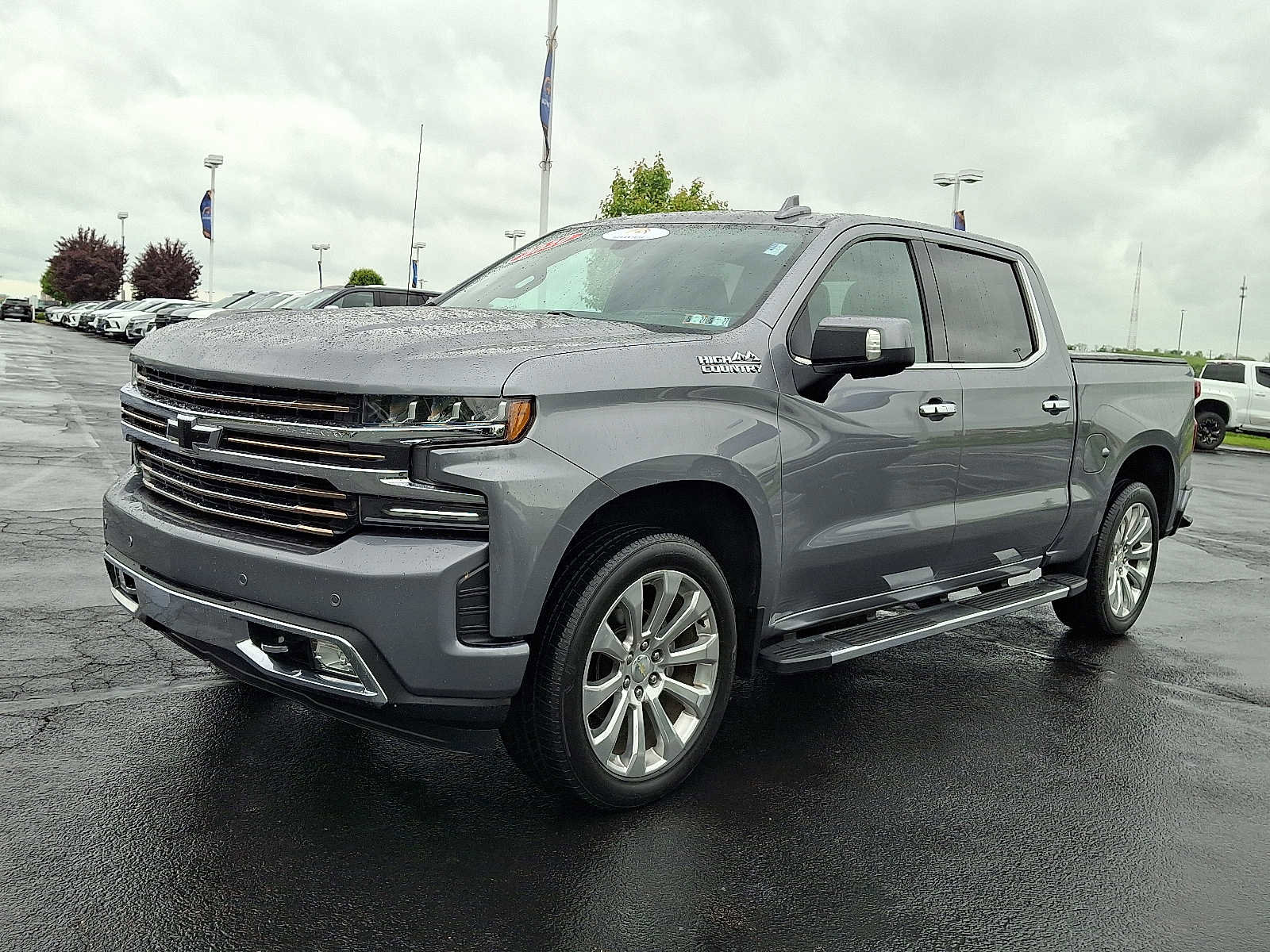 Used 2020 Chevrolet Silverado 1500 High Country w/ Technology Package AWD/4WD image 3