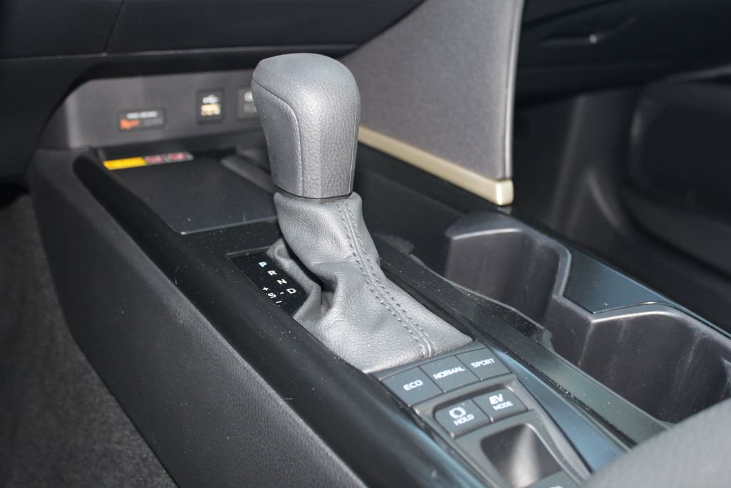 Used 2025 Toyota Camry LE FWD image 31