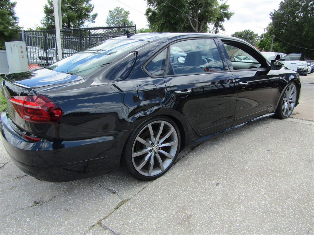 Used 2018 Volkswagen Passat 3.6 FWD image 4