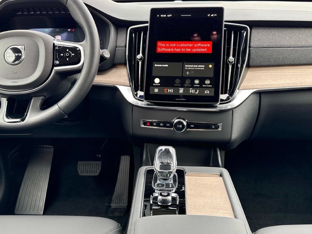 Certified 2026 Volvo XC90 B6 Plus w/ Protection Package Premier AWD/4WD image 13