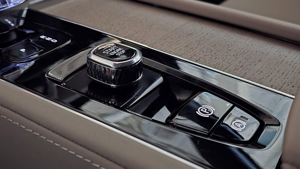 New 2026 Volvo XC90 B6 Plus w/ Protection Package Premier image 33