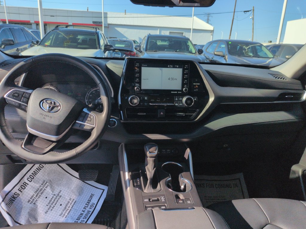 Certified 2022 Toyota Highlander XLE AWD/4WD image 12