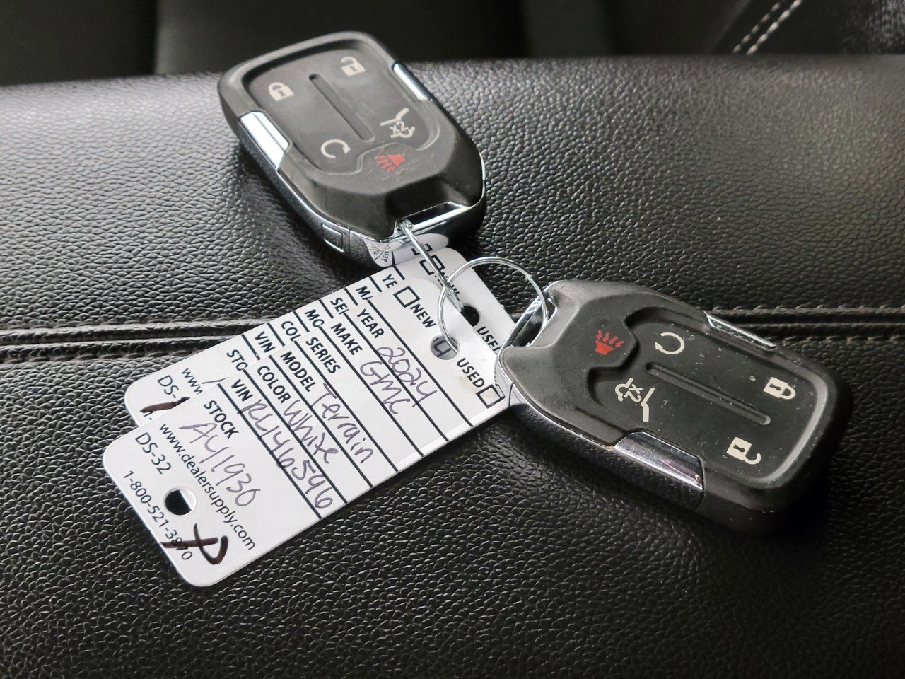 Used 2024 GMC Terrain SLT image 27