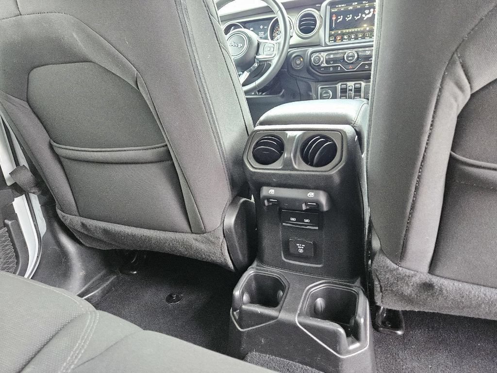 Used 2023 Jeep Wrangler Unlimited Sahara AWD/4WD image 30