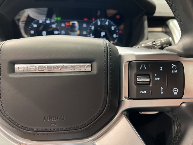 Used 2024 Land Rover Discovery Dynamic SE AWD/4WD image 25