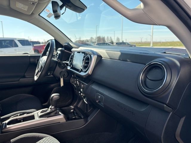 Used 2021 Toyota Tacoma SR5 w/ Trail Edition image 24