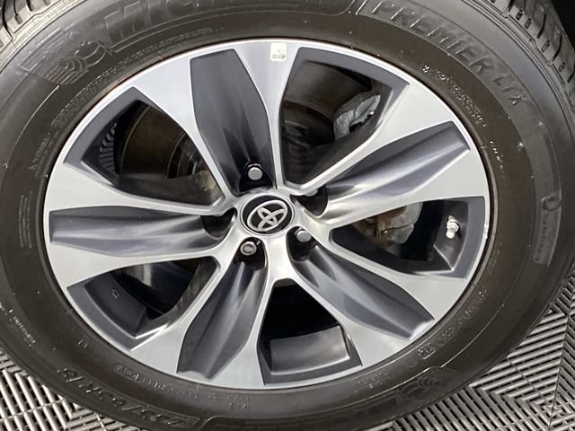 Used 2024 Toyota Highlander XLE AWD/4WD image 30