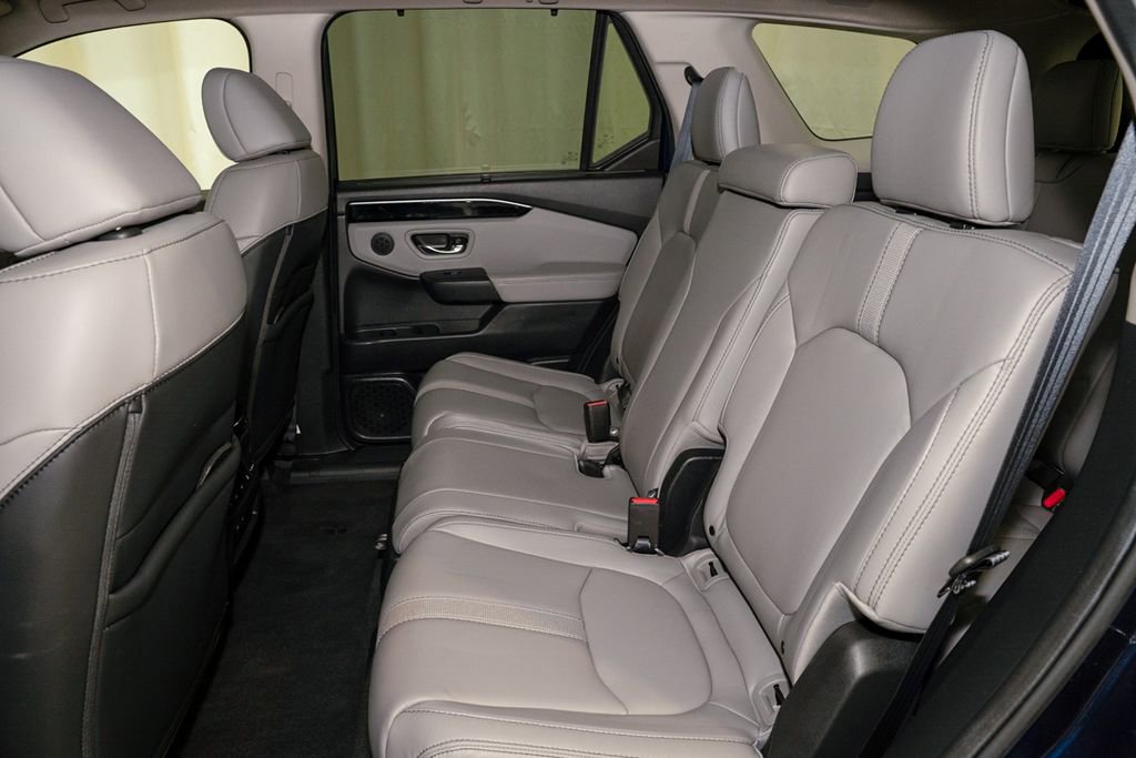 Used 2025 Honda Pilot EX-L image 9