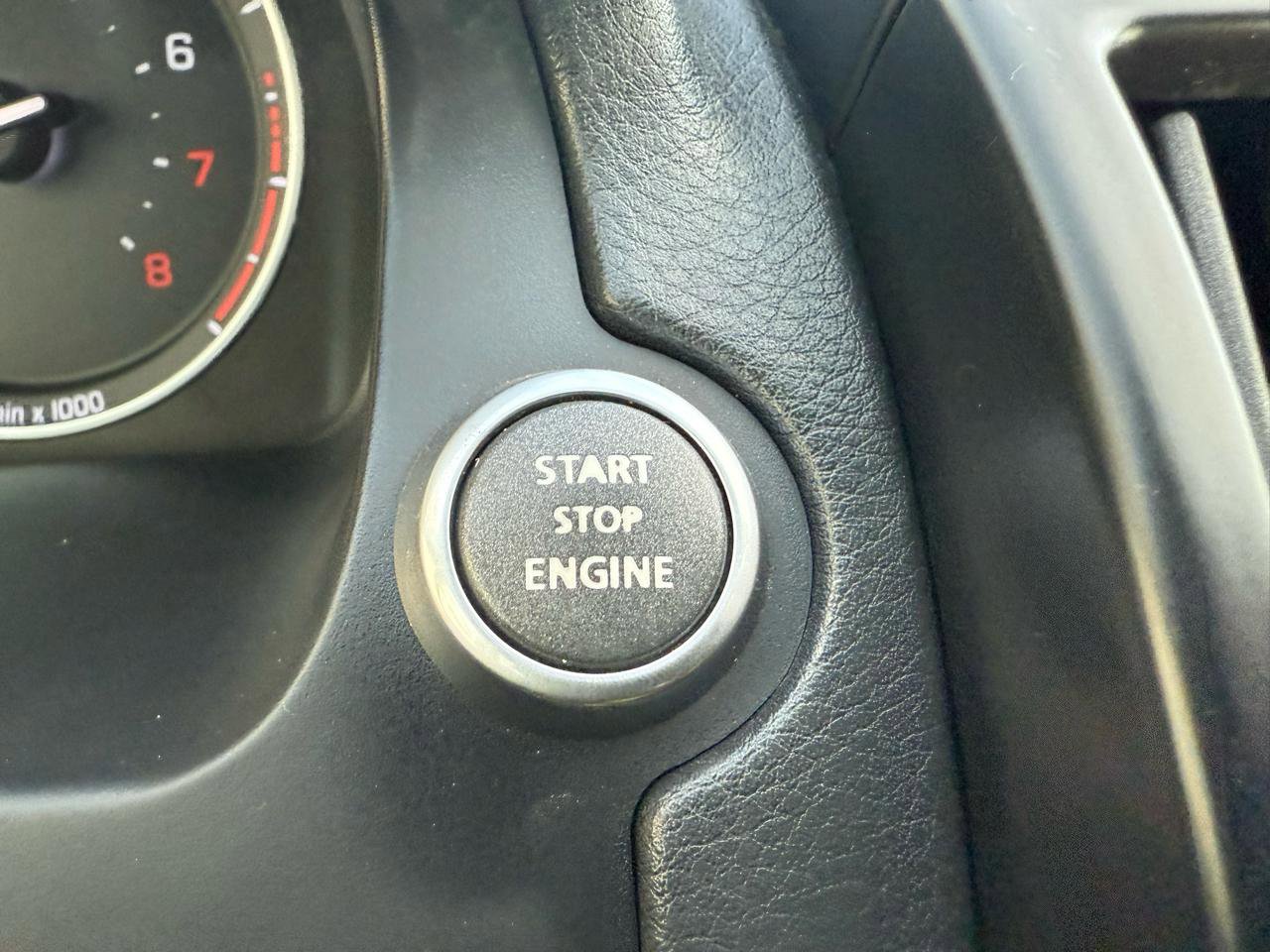 Used 2013 Land Rover LR2 image 33