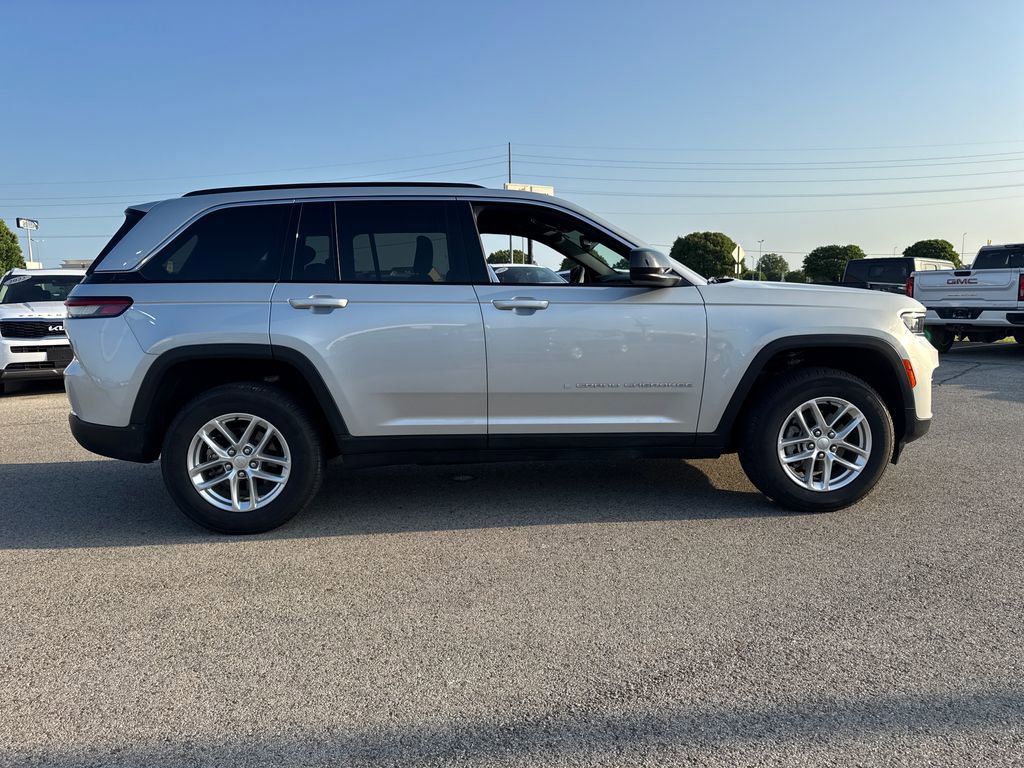 Used 2024 Jeep Grand Cherokee Laredo X w/ Trailer Tow Package AWD/4WD image 9