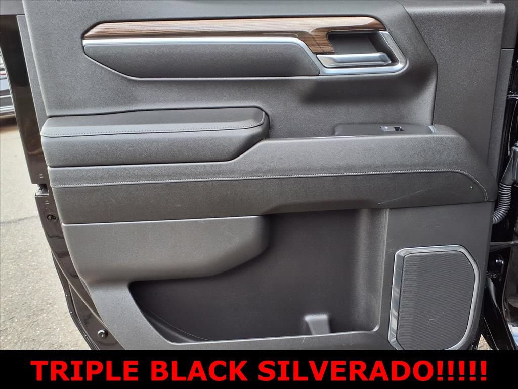 Used 2023 Chevrolet Silverado 1500 RST AWD/4WD image 7