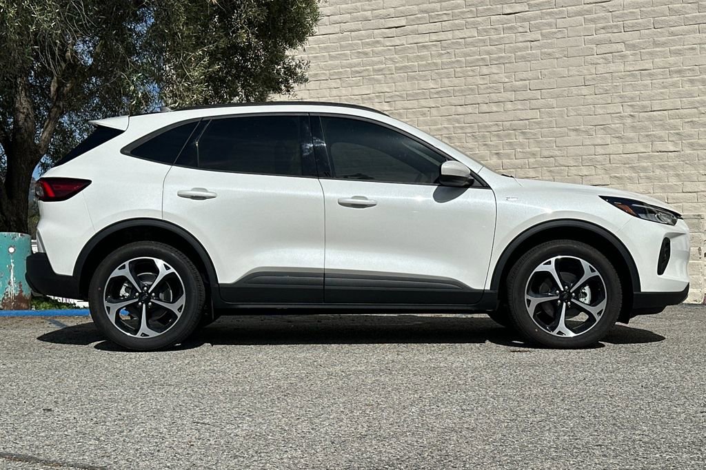New 2025 Ford Escape ST-Line Select AWD/4WD image 4