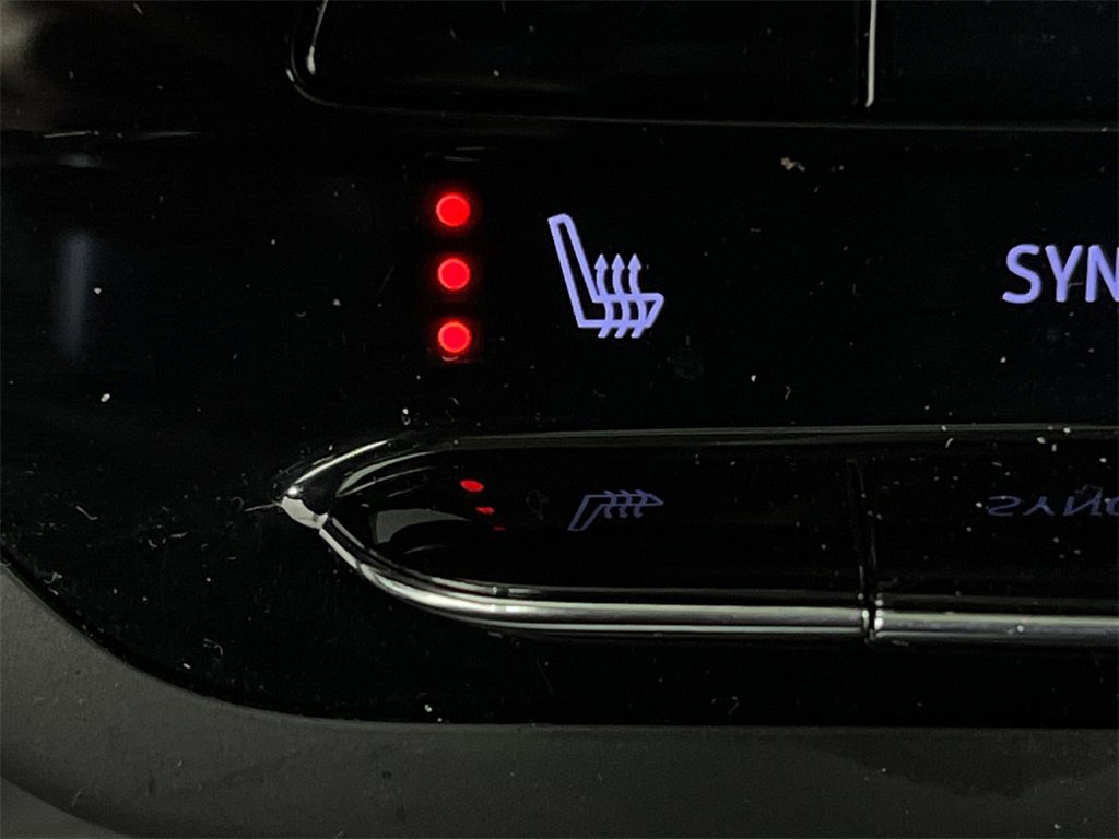 Used 2023 Buick Envision Essence w/ Sport Touring Package image 32