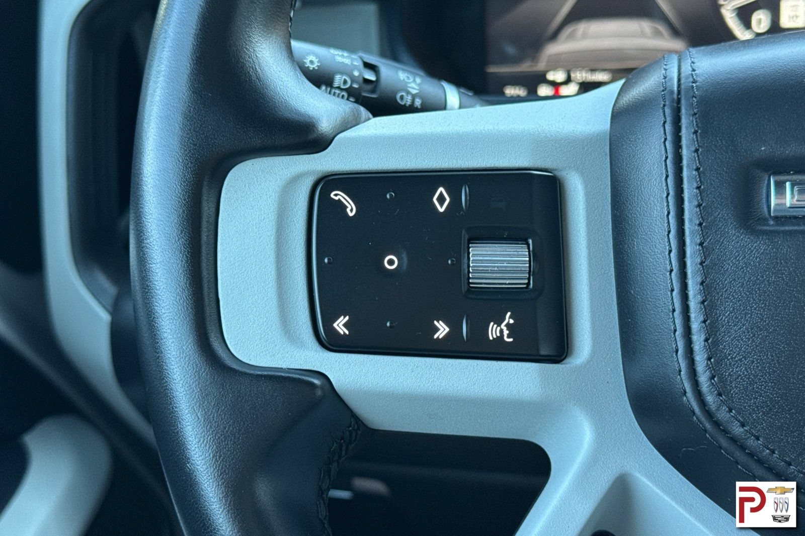 Used 2023 Land Rover Defender 90 X-Dynamic SE AWD/4WD image 29