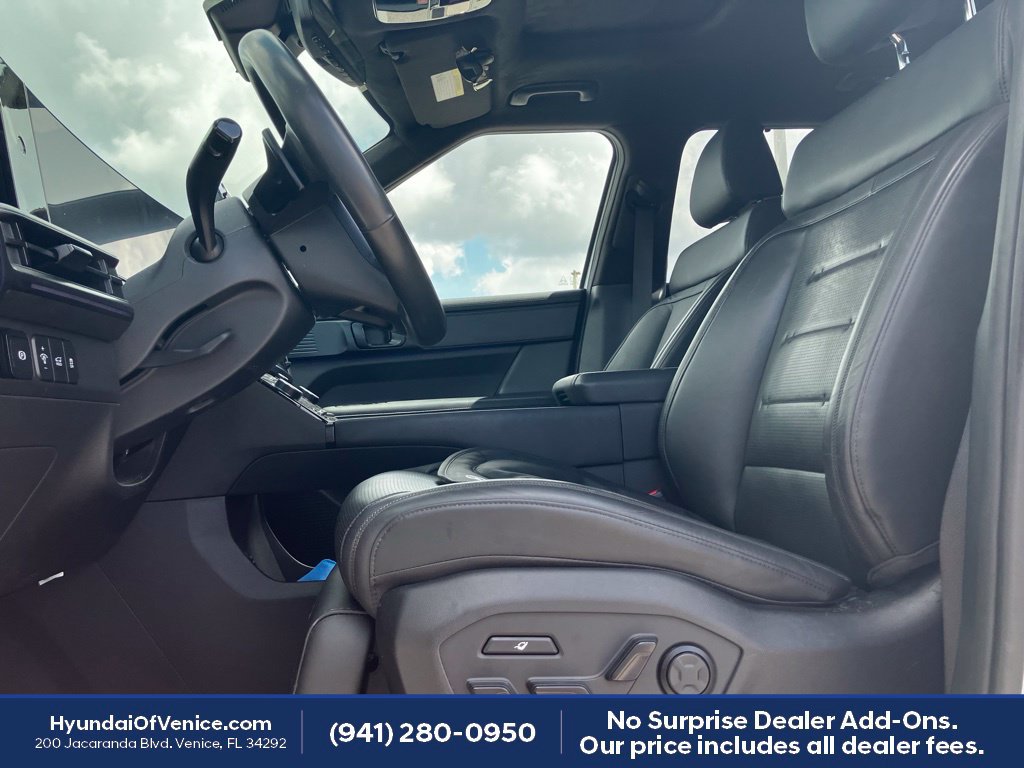 Certified 2024 Hyundai Santa Fe Calligraphy AWD/4WD image 2