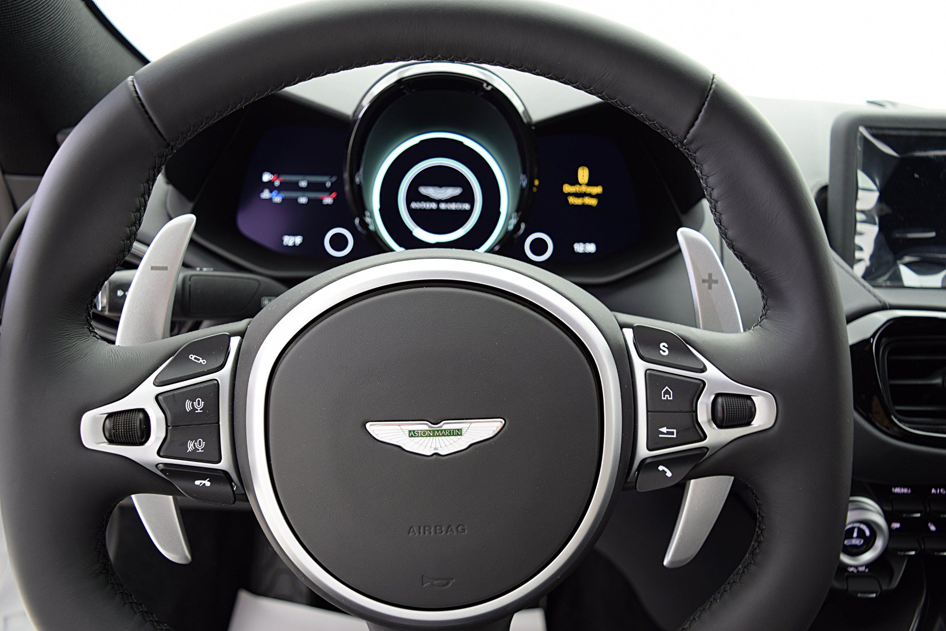 Used 2023 Aston Martin V8 Vantage Roadster RWD image 21