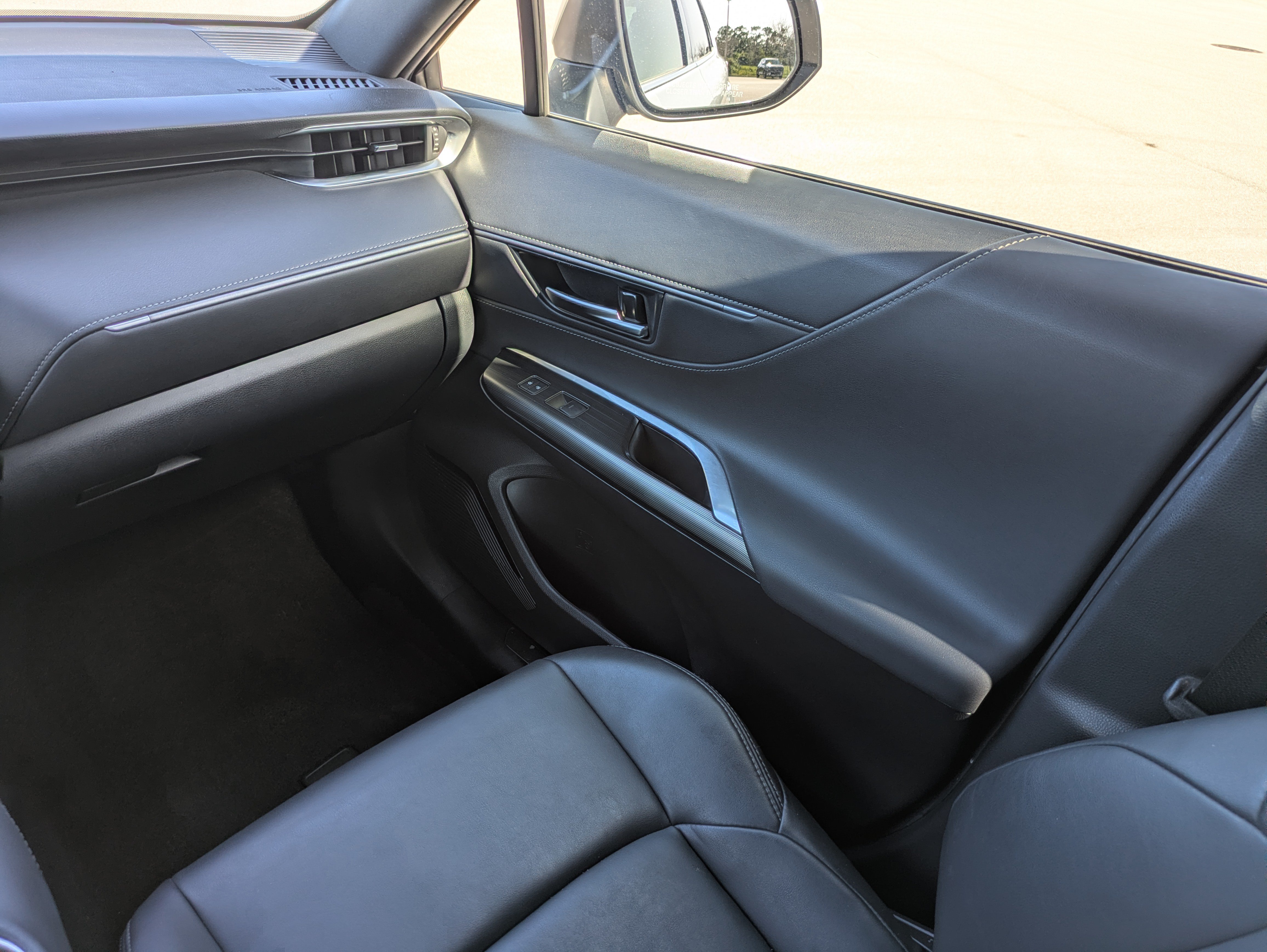 Used 2022 Toyota Venza XLE AWD/4WD image 17