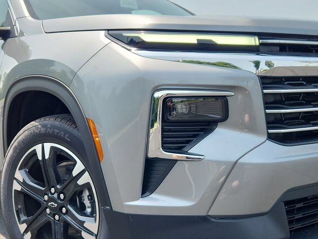 New 2027 Chevrolet Traverse LT w/ Sun and Wheel Package FWD image 9