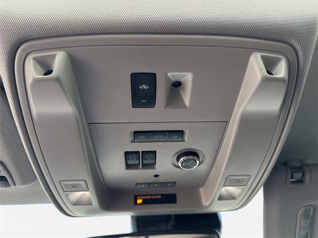 Used 2015 Cadillac Escalade Premium image 21