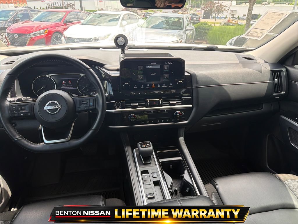 Used 2023 Nissan Pathfinder SL FWD image 13