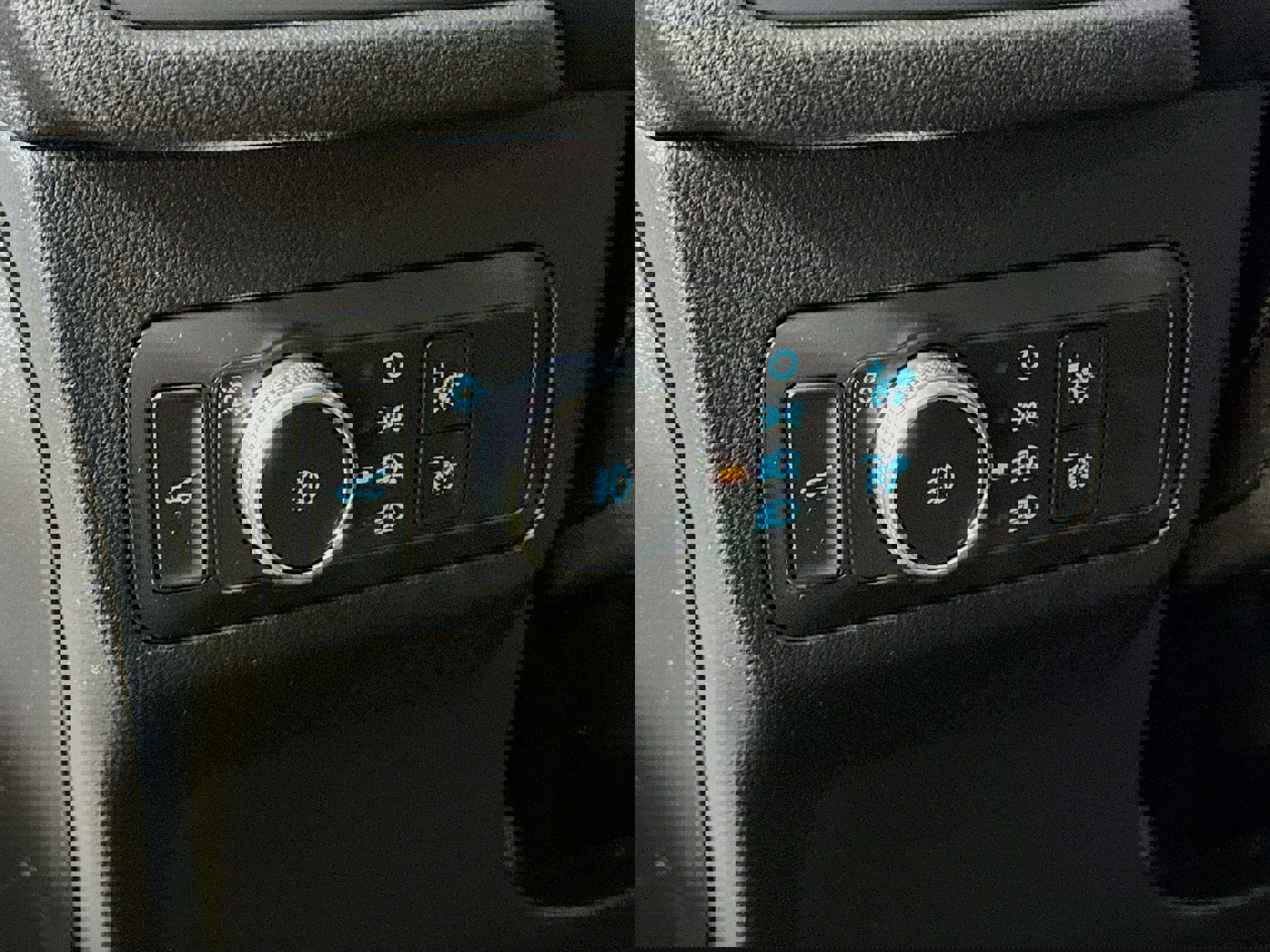 Used 2022 Ford Escape SEL w/ SEL Stealth AWD Package image 13