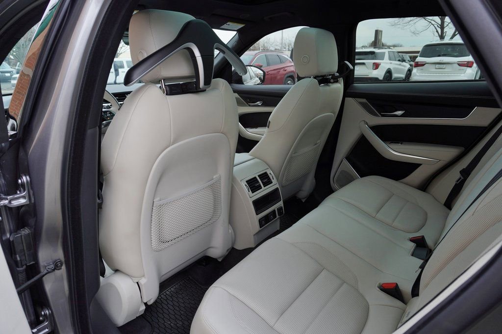 Used 2025 Jaguar F-PACE R-Dynamic S AWD/4WD image 30