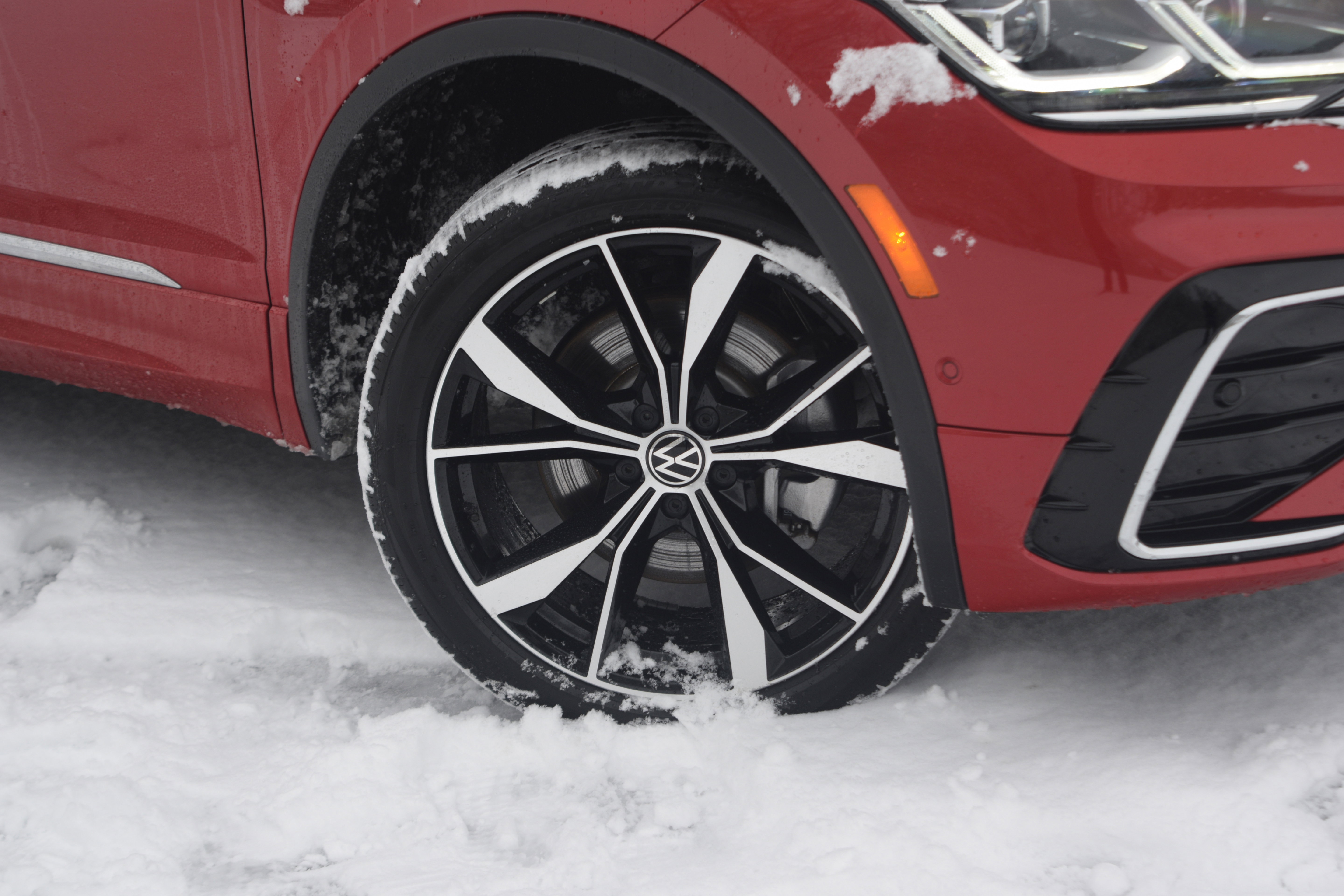 Used 2024 Volkswagen Tiguan SEL R-Line image 32