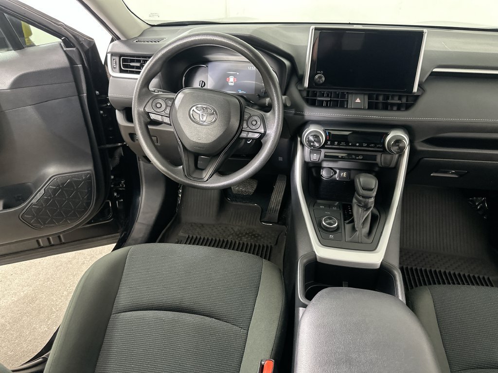 Used 2025 Toyota RAV4 LE AWD/4WD image 19