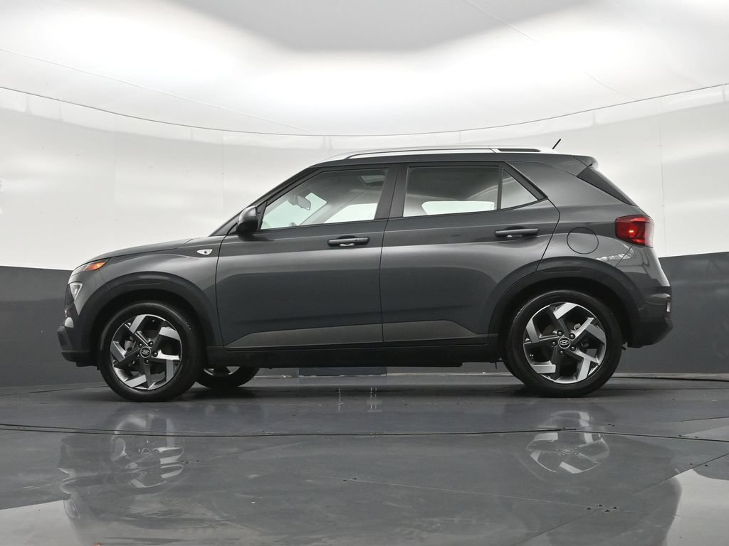 Used 2024 Hyundai Venue SEL FWD image 24